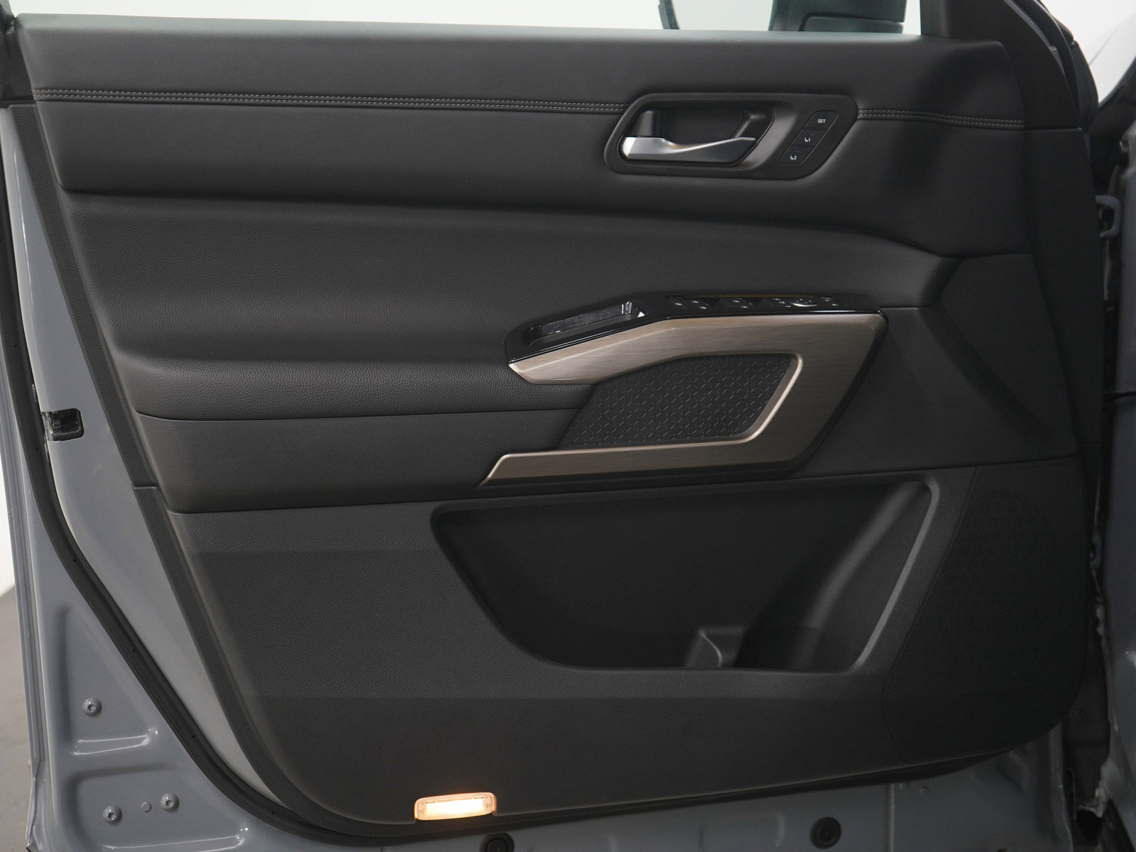 Used 2022 Nissan Pathfinder Platinum image 21