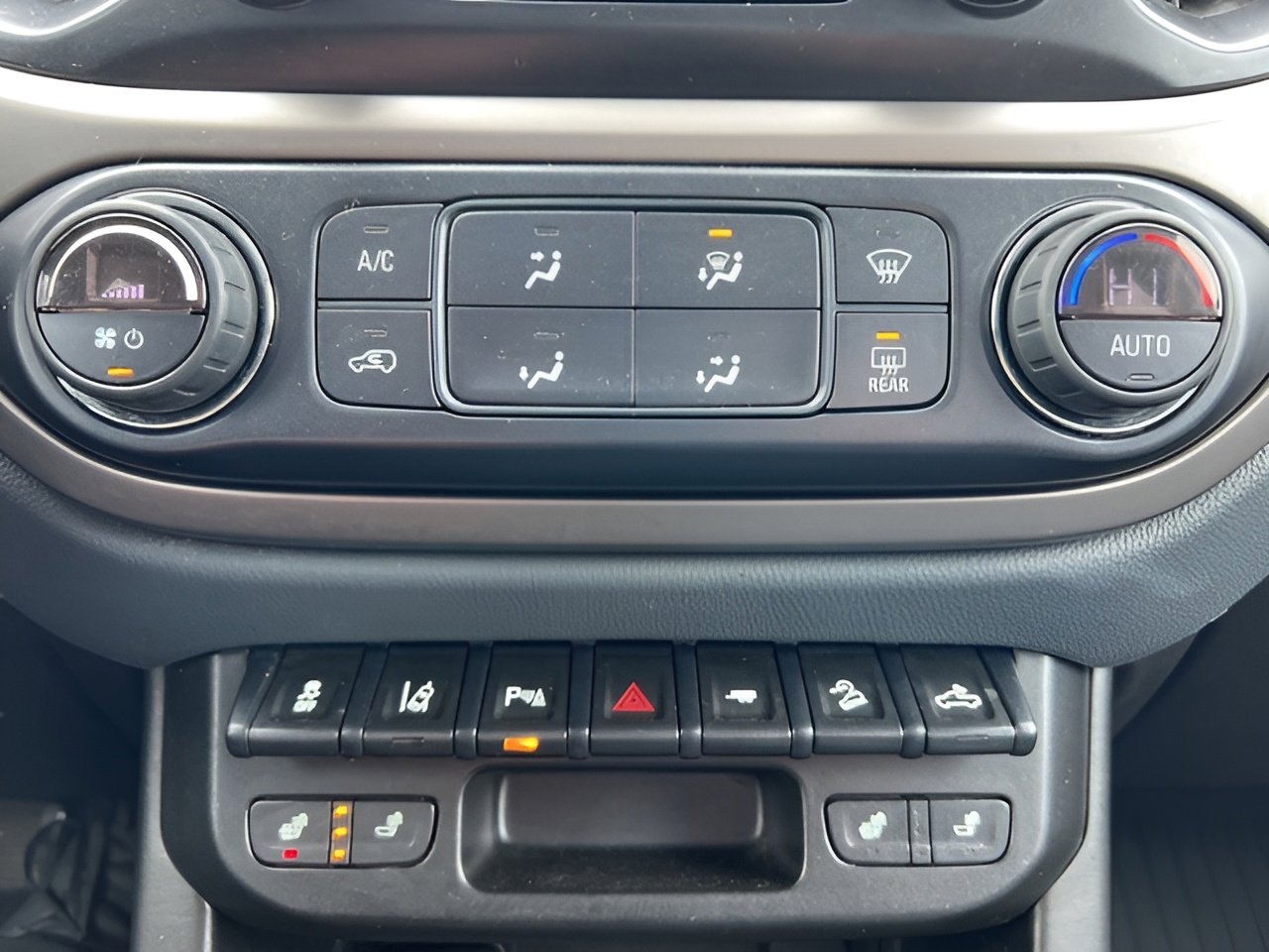 Used 2021 Chevrolet Colorado Z71 w/ Safety Package image 13