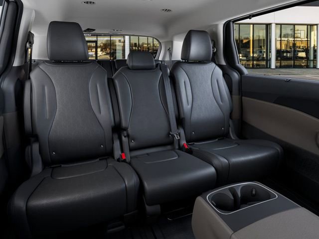 New 2026 Kia Carnival EX image 16