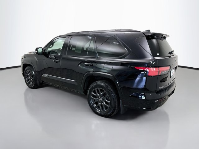 Used 2025 Toyota Sequoia Platinum AWD/4WD image 5
