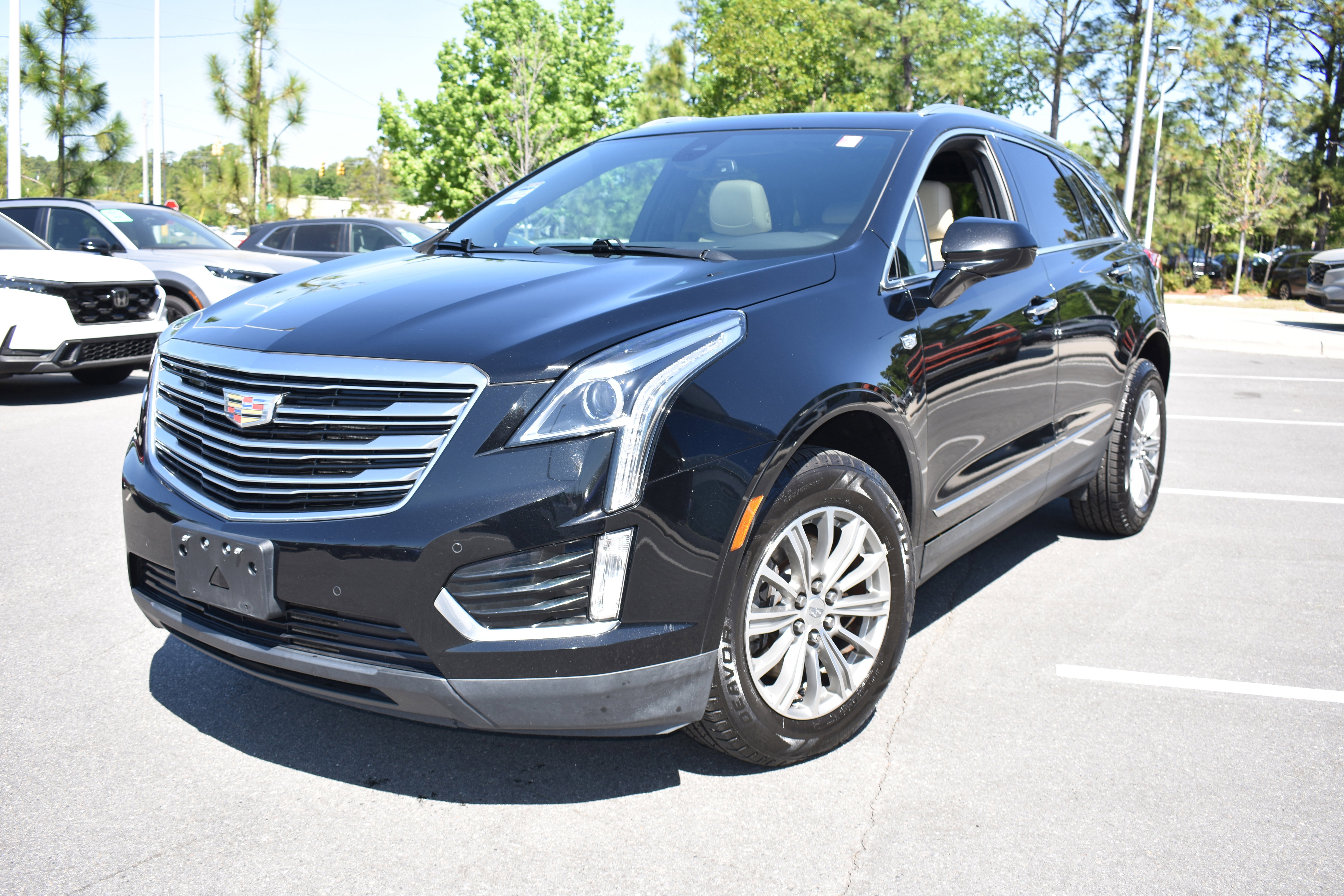 Used 2017 Cadillac XT5 Luxury w/ Driver Awareness Package FWD image 5