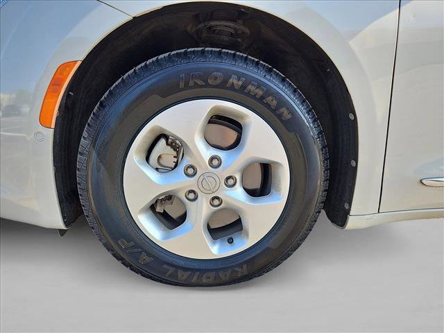 Used 2017 Chrysler Pacifica Touring-L Plus image 26