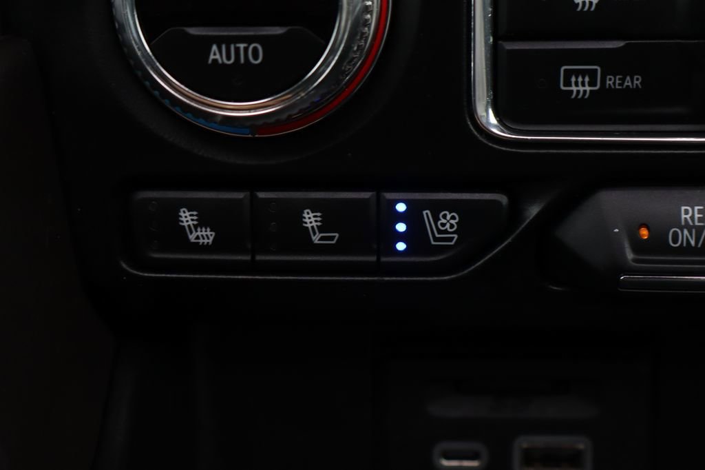 Used 2021 GMC Yukon XL SLT w/ SLT Premium Package image 42