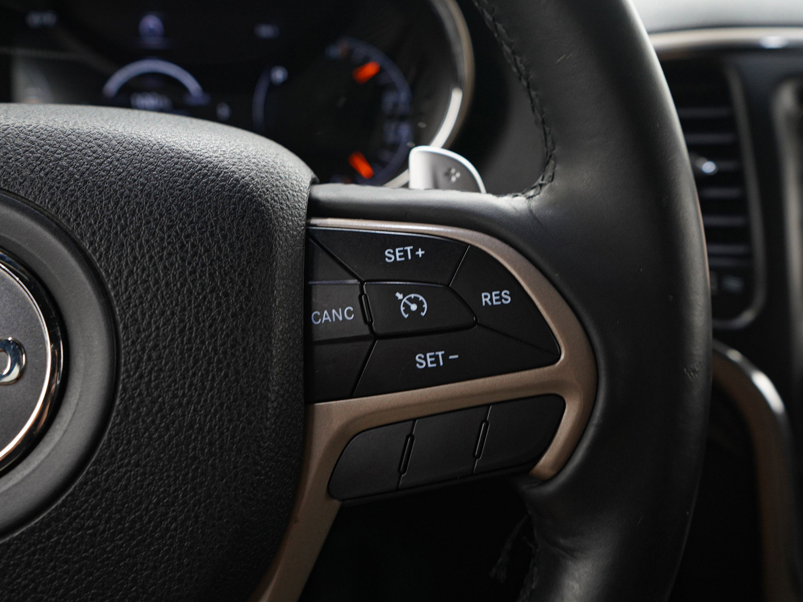Used 2014 Jeep Grand Cherokee Laredo AWD/4WD image 25