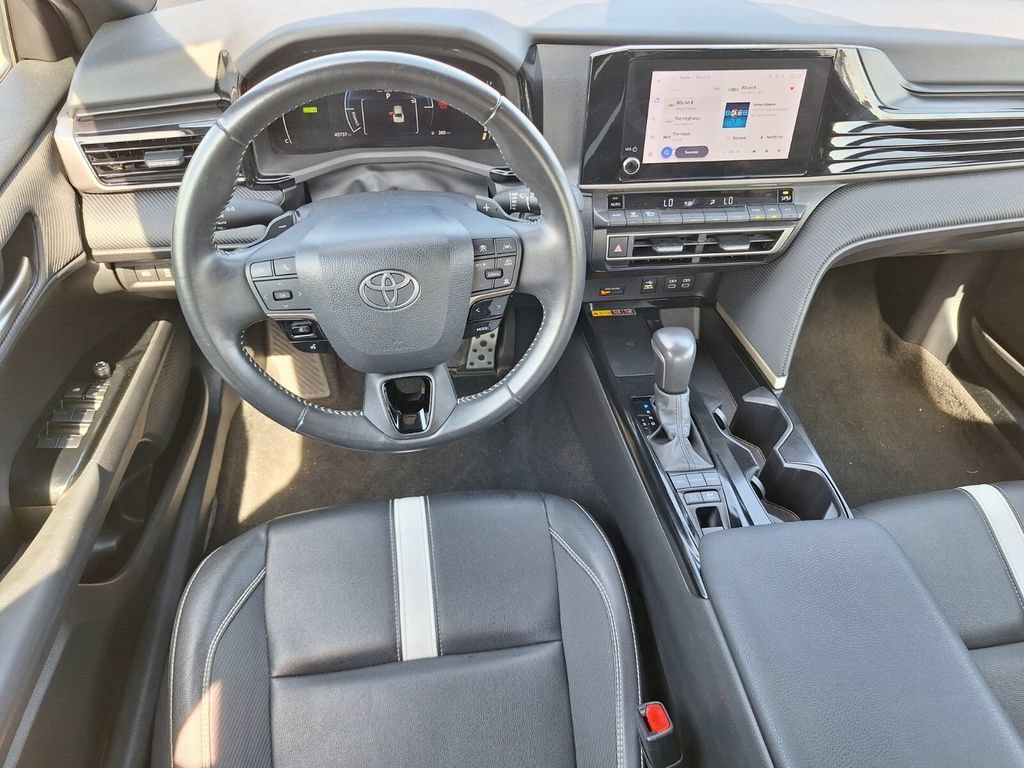 Used 2025 Toyota Camry SE FWD image 9