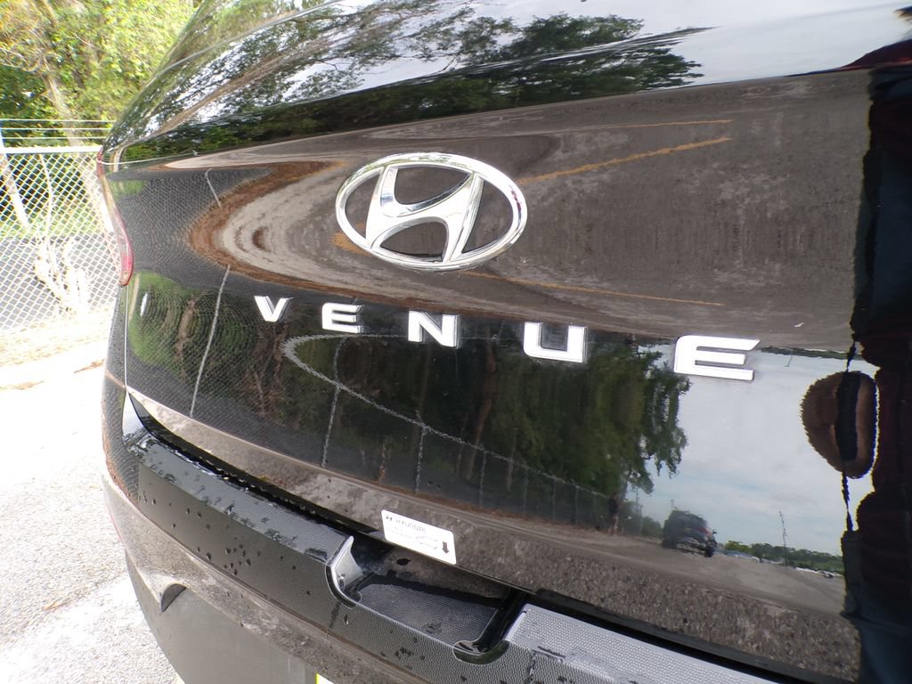 Used 2025 Hyundai Venue SEL FWD image 14