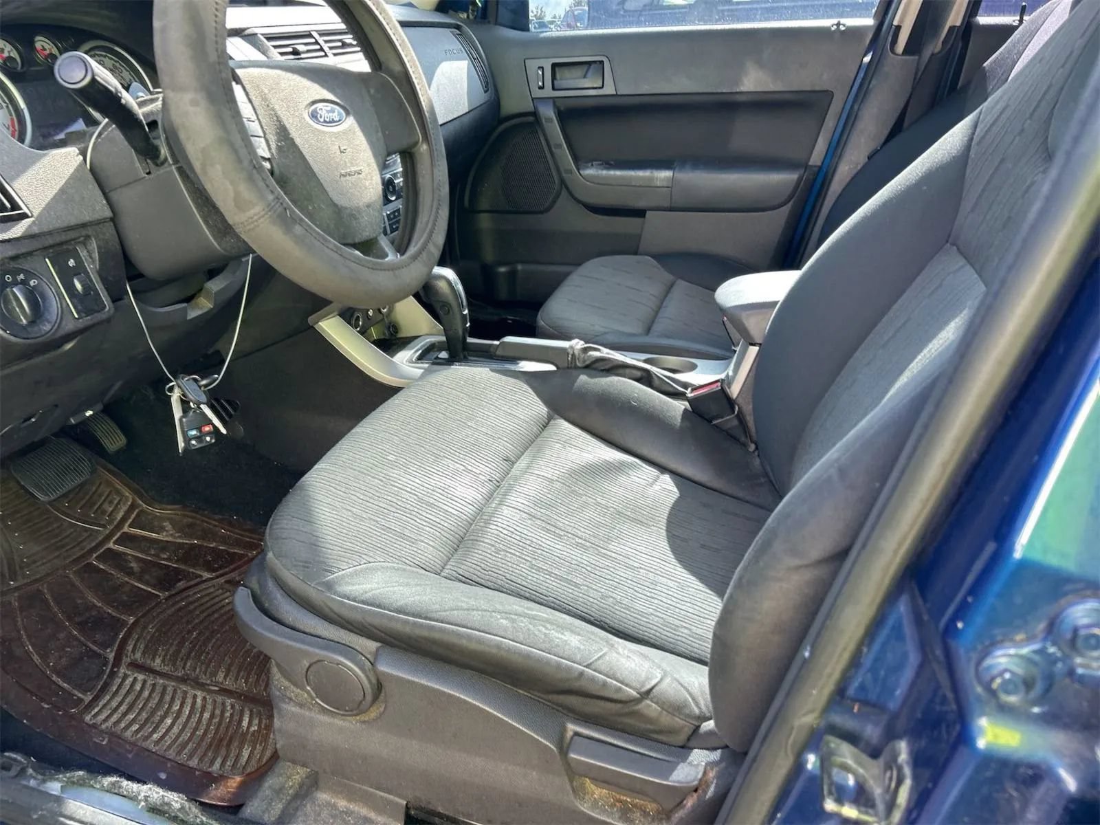 Used 2009 Ford Focus SE FWD image 3
