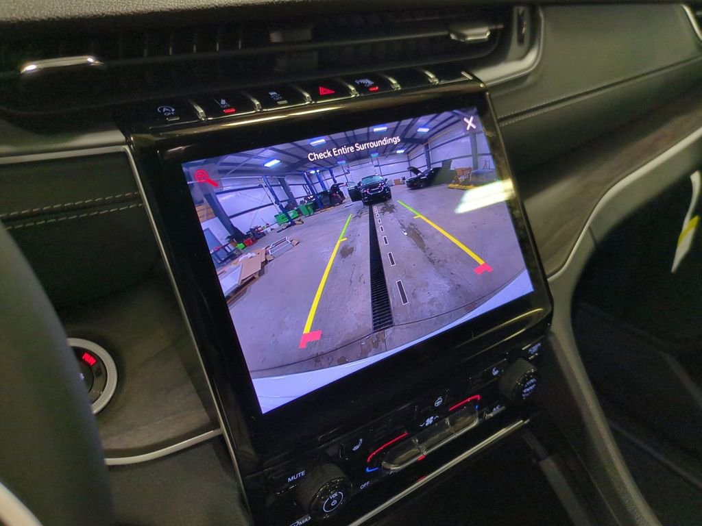 New 2025 Jeep Grand Cherokee Limited w/ Trailer Tow Package image 31