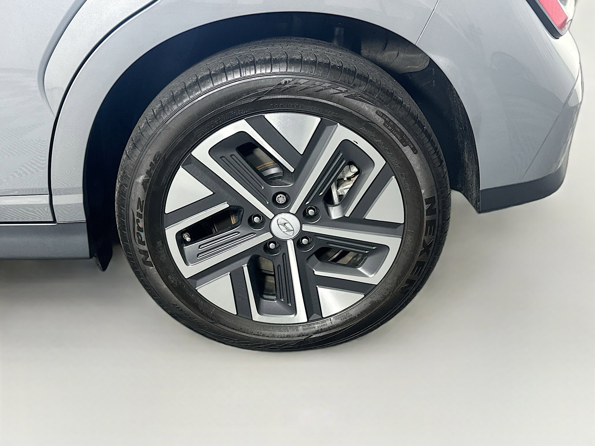 Used 2023 Hyundai Kona SE w/ Cargo Package image 11