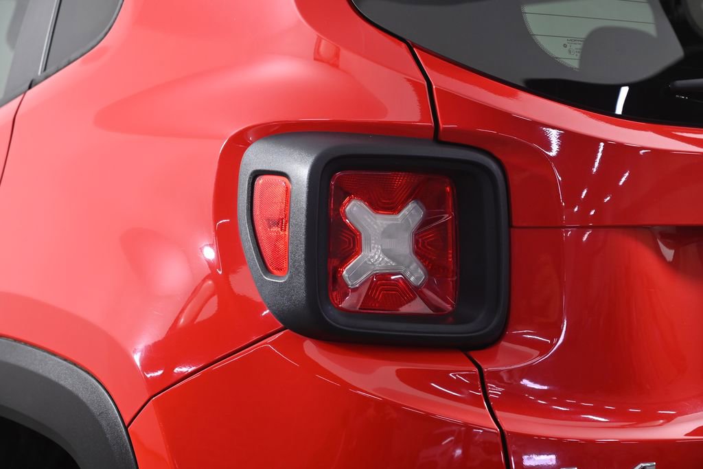 Used 2015 Jeep Renegade Latitude image 8