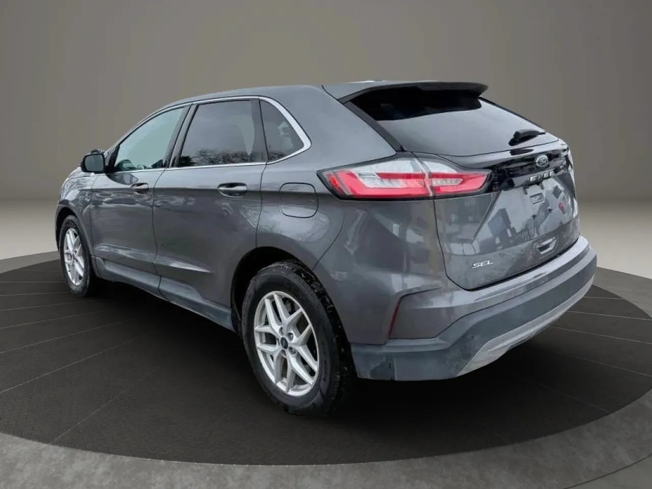 Used 2021 Ford Edge SEL w/ Cargo Accessory Package AWD/4WD image 4