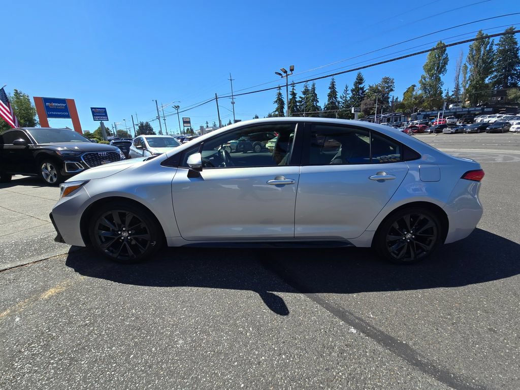 Used 2024 Toyota Corolla SE w/ SE Package FWD image 4