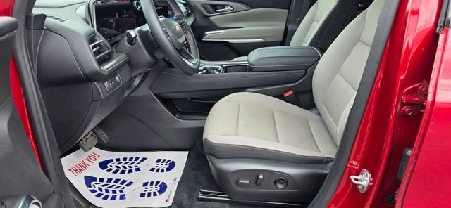 Used 2025 Chevrolet Traverse LT FWD image 10