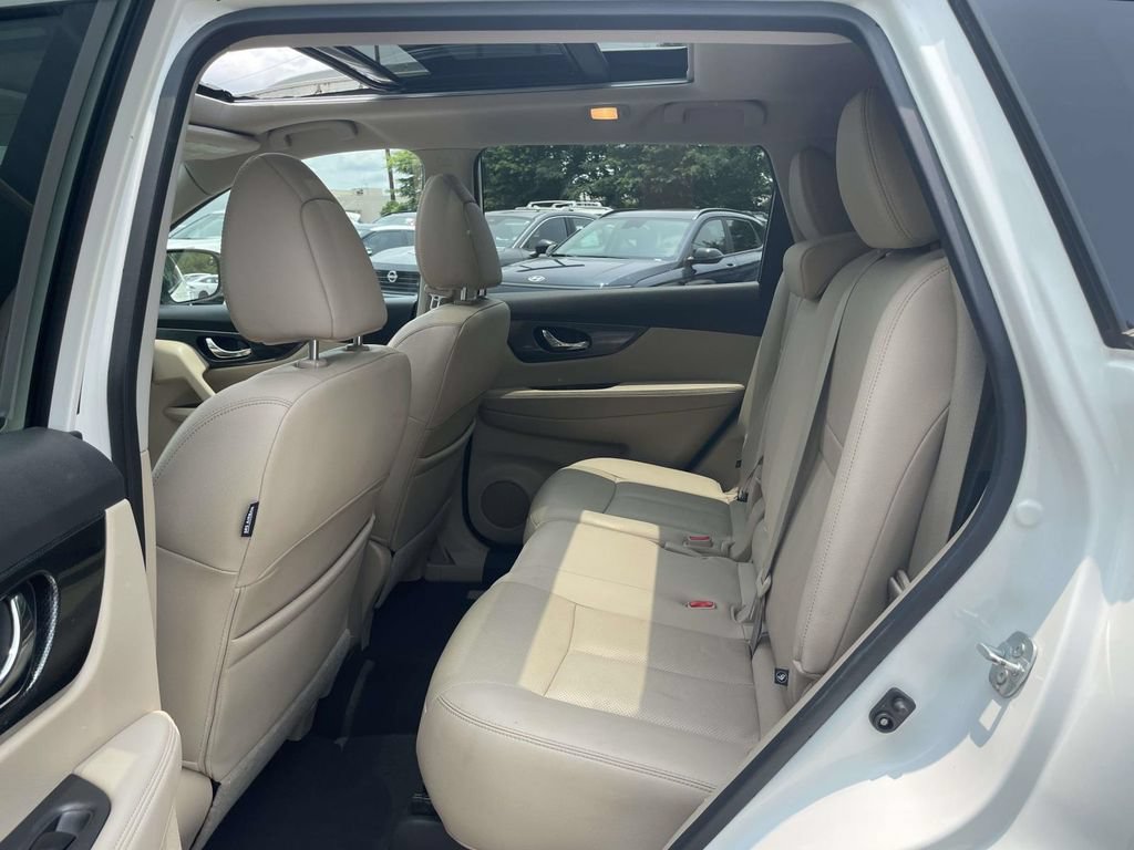 Used 2016 Nissan Rogue SL w/ SL Premium Package FWD image 12