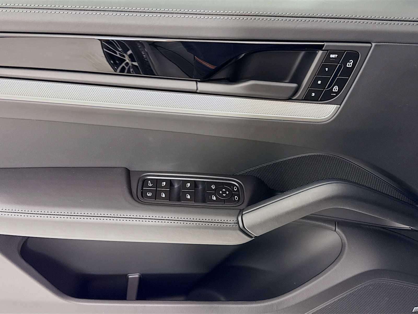 New 2026 Porsche Cayenne E-Hybrid AWD/4WD image 11