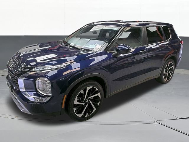 Used 2022 Mitsubishi Outlander SE image 2