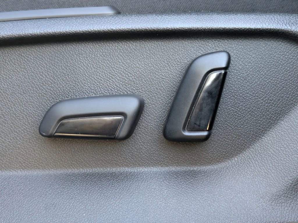 Certified 2024 Volkswagen Atlas Cross Sport SEL R-Line image 27