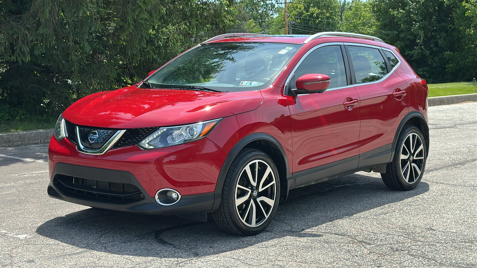 Certified 2018 Nissan Rogue Sport SL w/ SL Premium Package AWD/4WD image 2