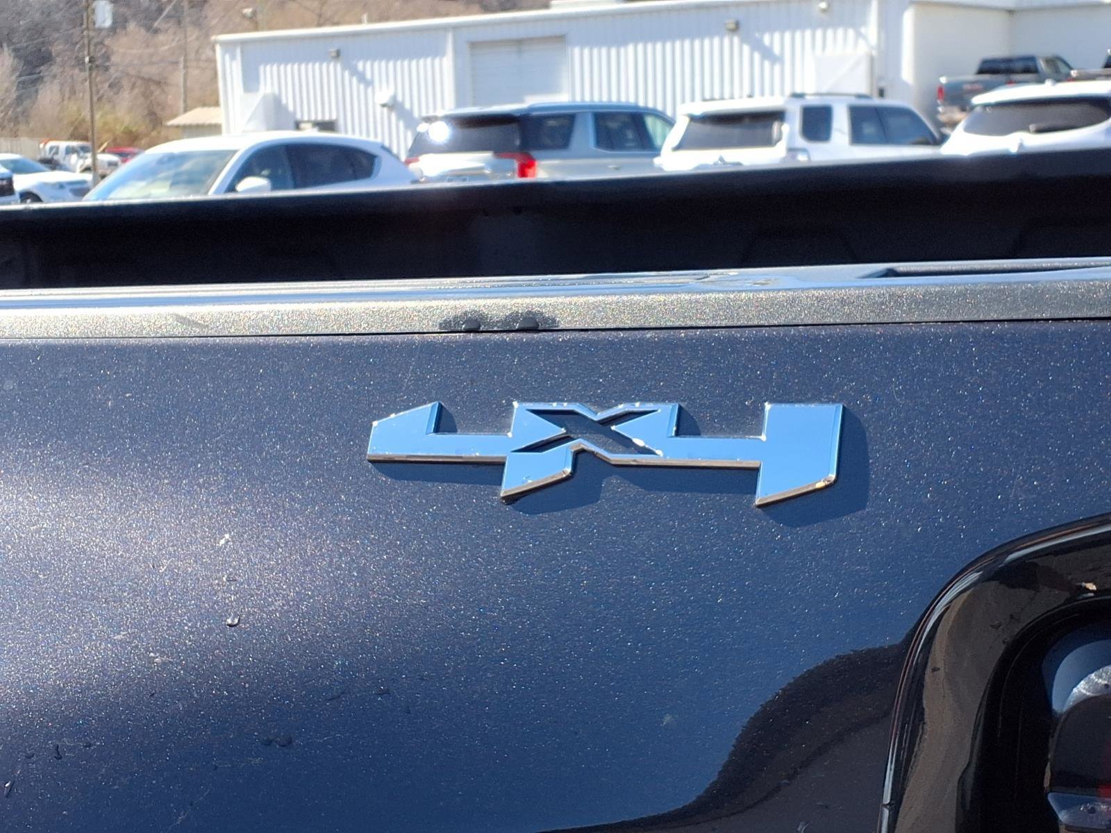 Used 2024 GMC Sierra 3500 SLT w/ SLT Premium Package image 6