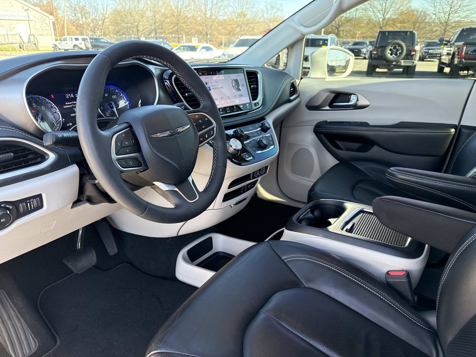 Certified 2022 Chrysler Pacifica Touring-L image 33