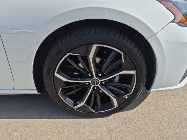 Used 2025 Nissan Altima 2.5 SR FWD image 10