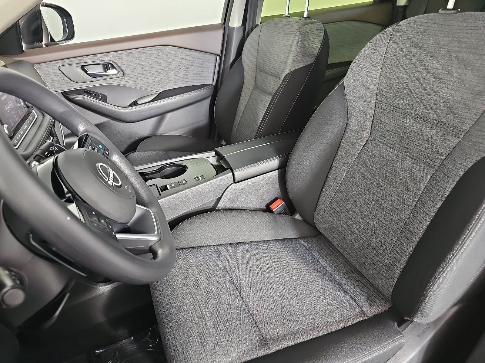 Used 2023 Nissan Rogue SV FWD image 14