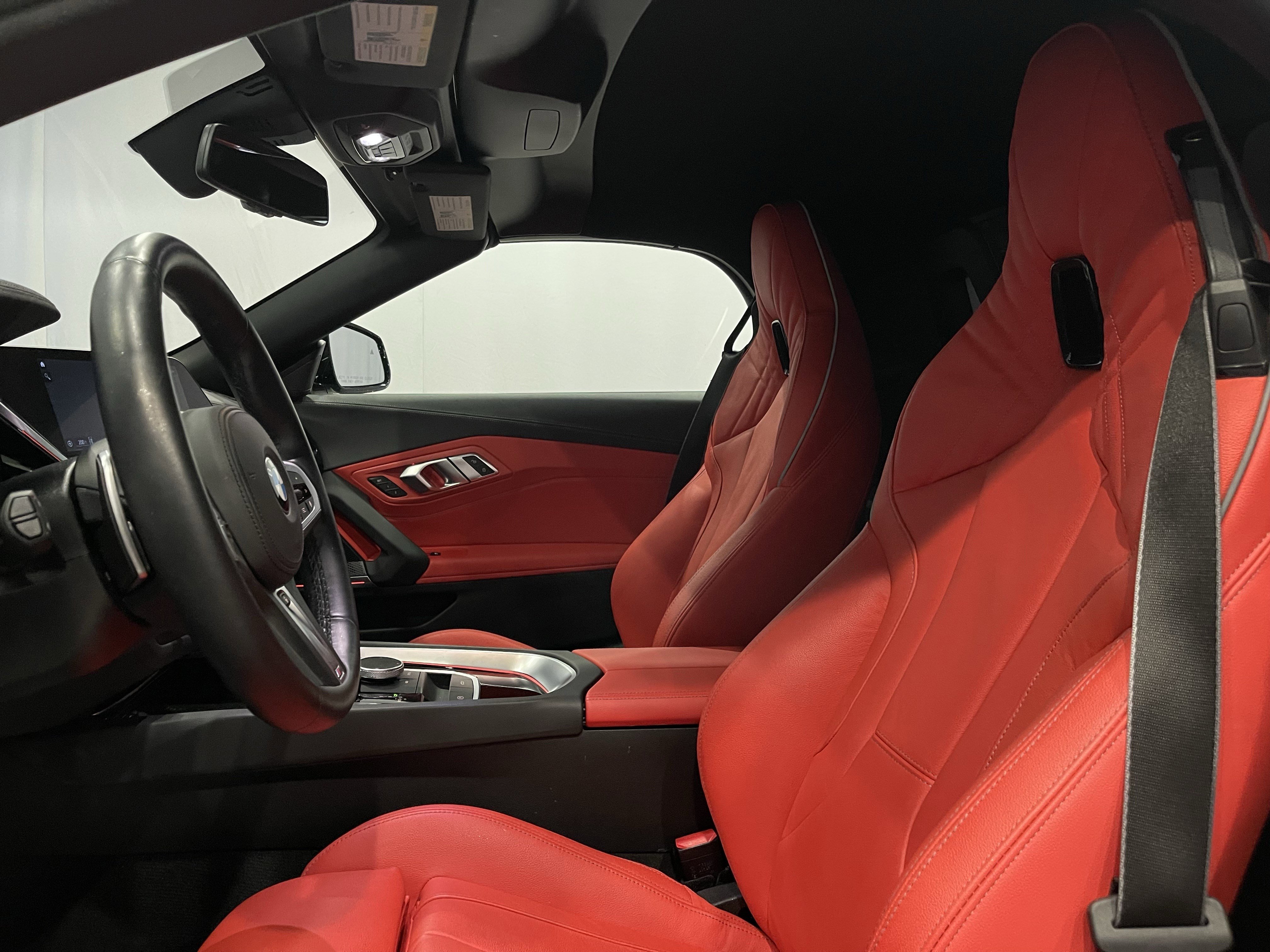 Used 2025 BMW Z4 M40i w/ Premium Package image 14