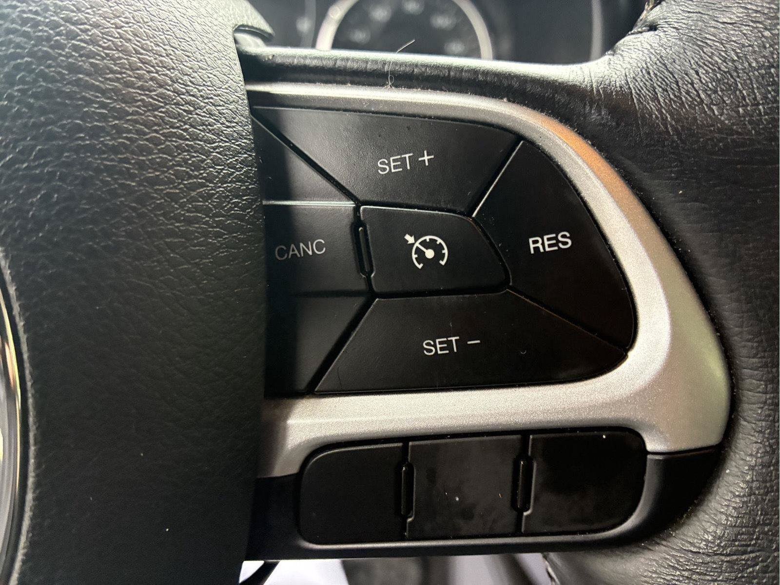 Used 2023 Jeep Renegade Latitude w/ Premium Group AWD/4WD image 19