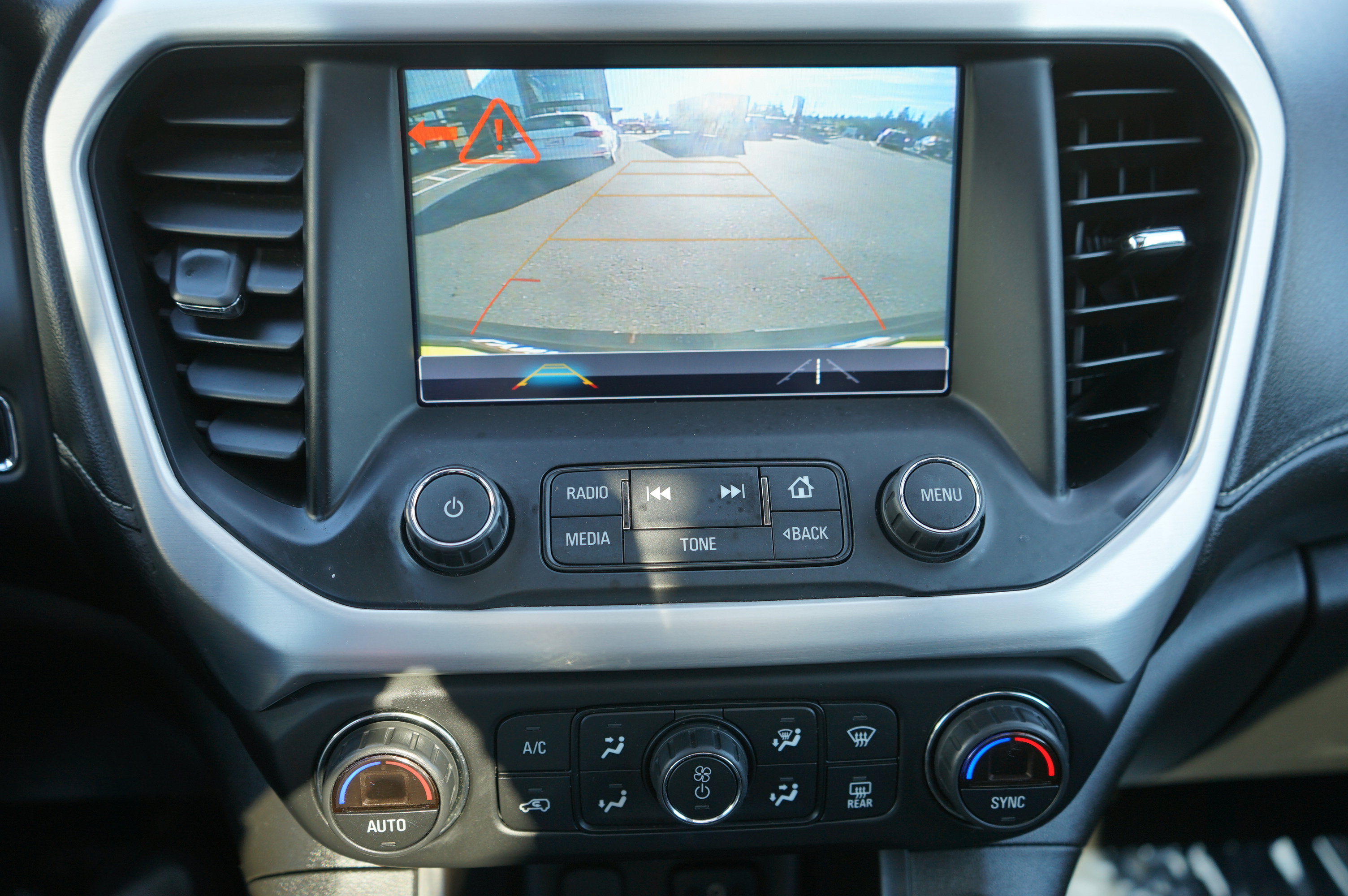 Used 2019 GMC Acadia SLE image 25