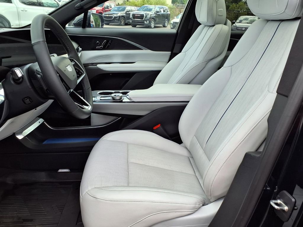 Used 2024 Cadillac Lyriq Luxury w/ LPO, Floor Liner Package AWD/4WD image 29