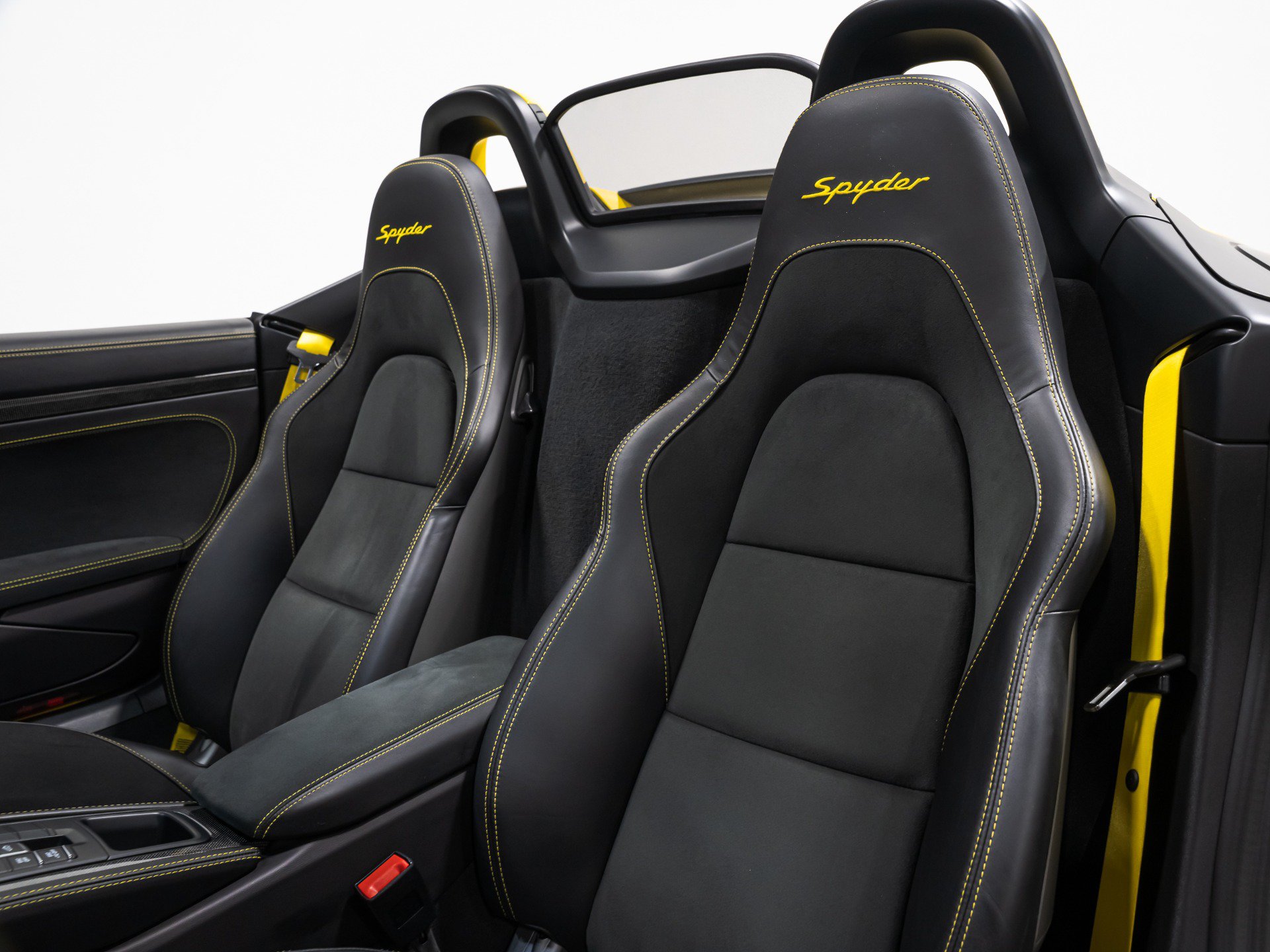 Used 2022 Porsche 718 Boxster Spyder RWD image 44