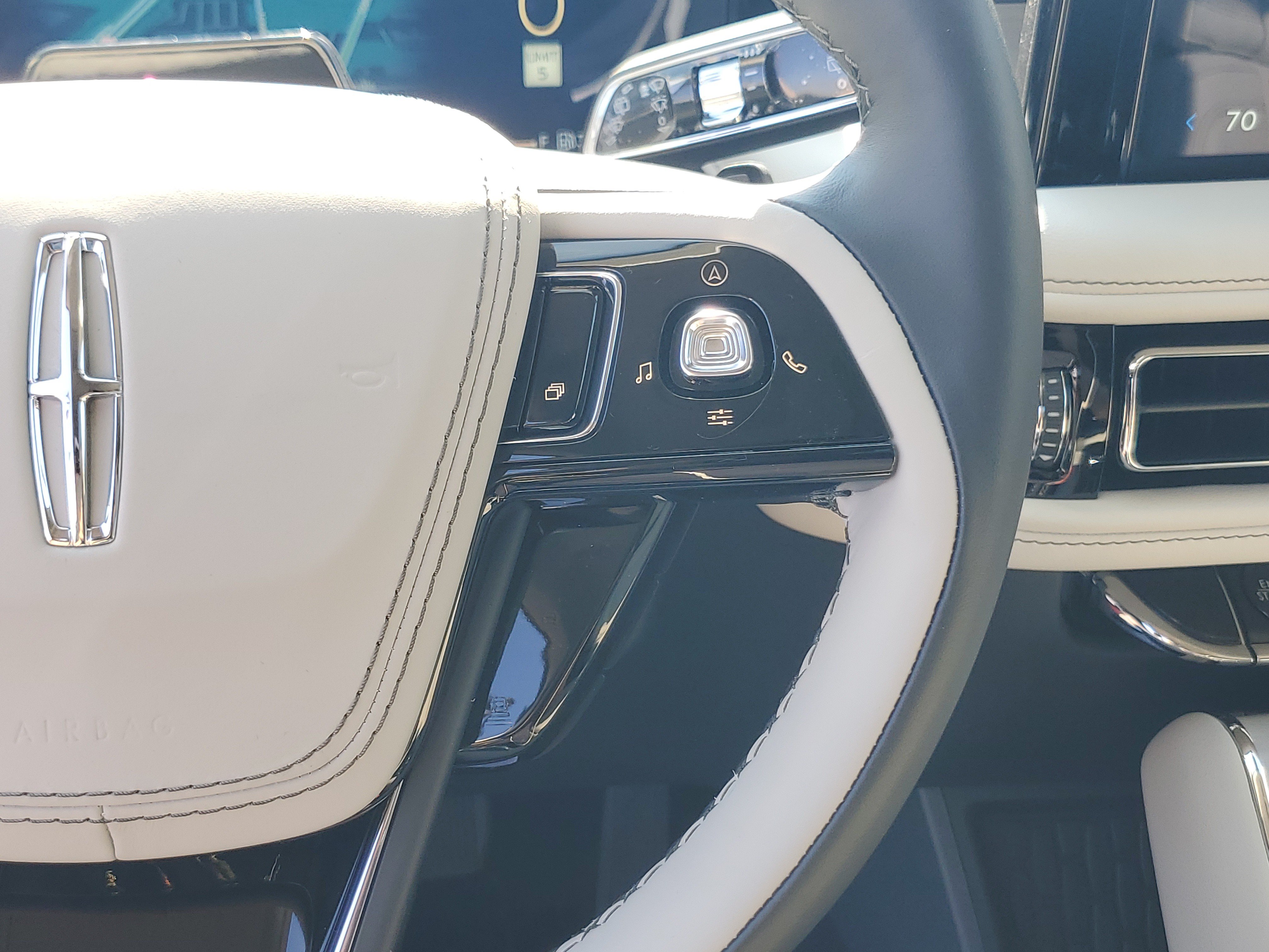 New 2026 Lincoln Aviator Reserve AWD/4WD image 17
