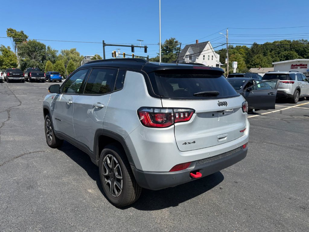 Used 2025 Jeep Compass Trailhawk AWD/4WD image 3