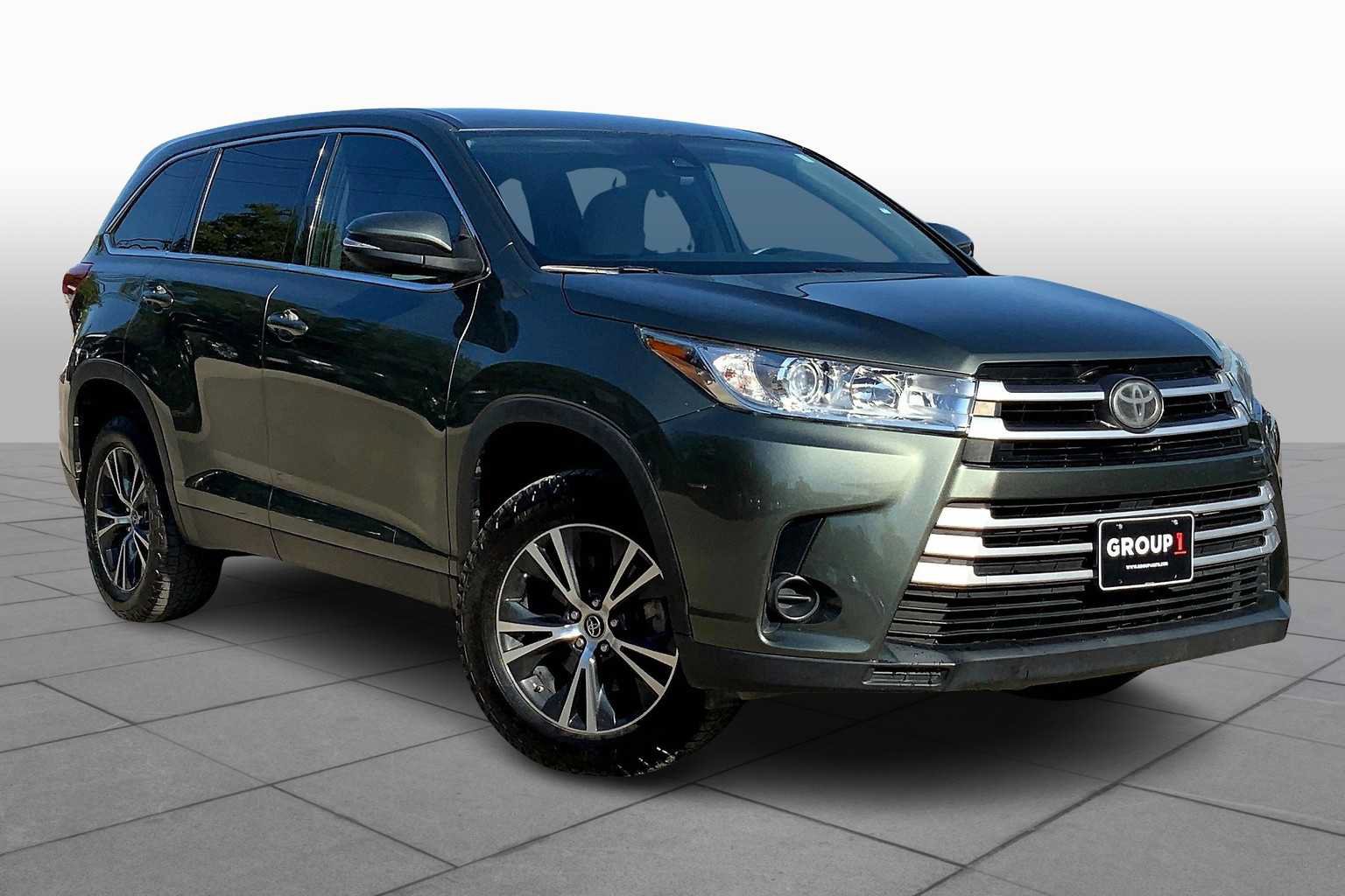 Used 2019 Toyota Highlander LE FWD image 3