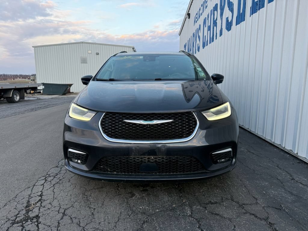 Used 2021 Chrysler Pacifica Touring-L FWD image 3