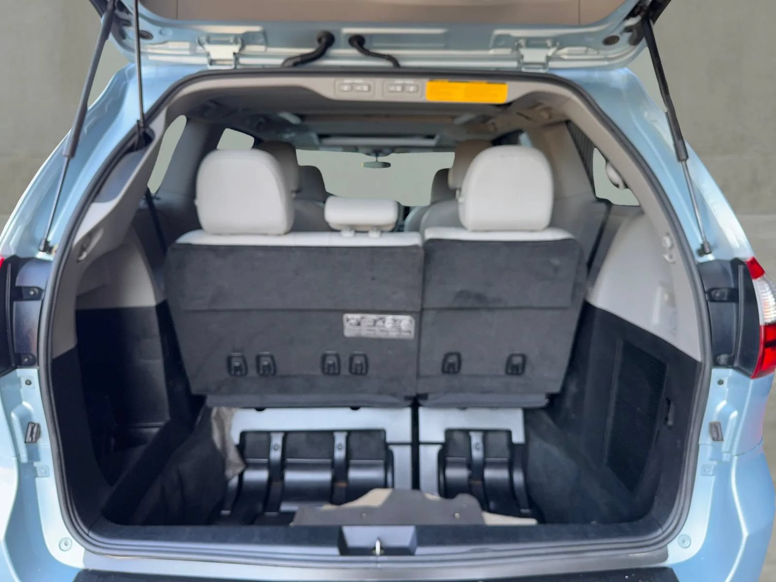 Used 2015 Toyota Sienna Limited FWD image 43