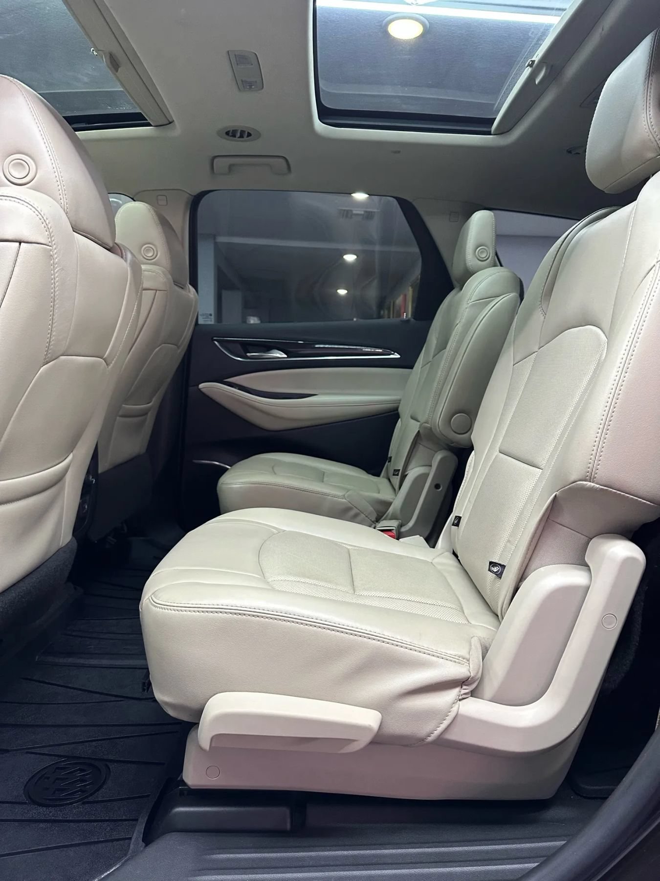 Used 2018 Buick Enclave Essence FWD image 23