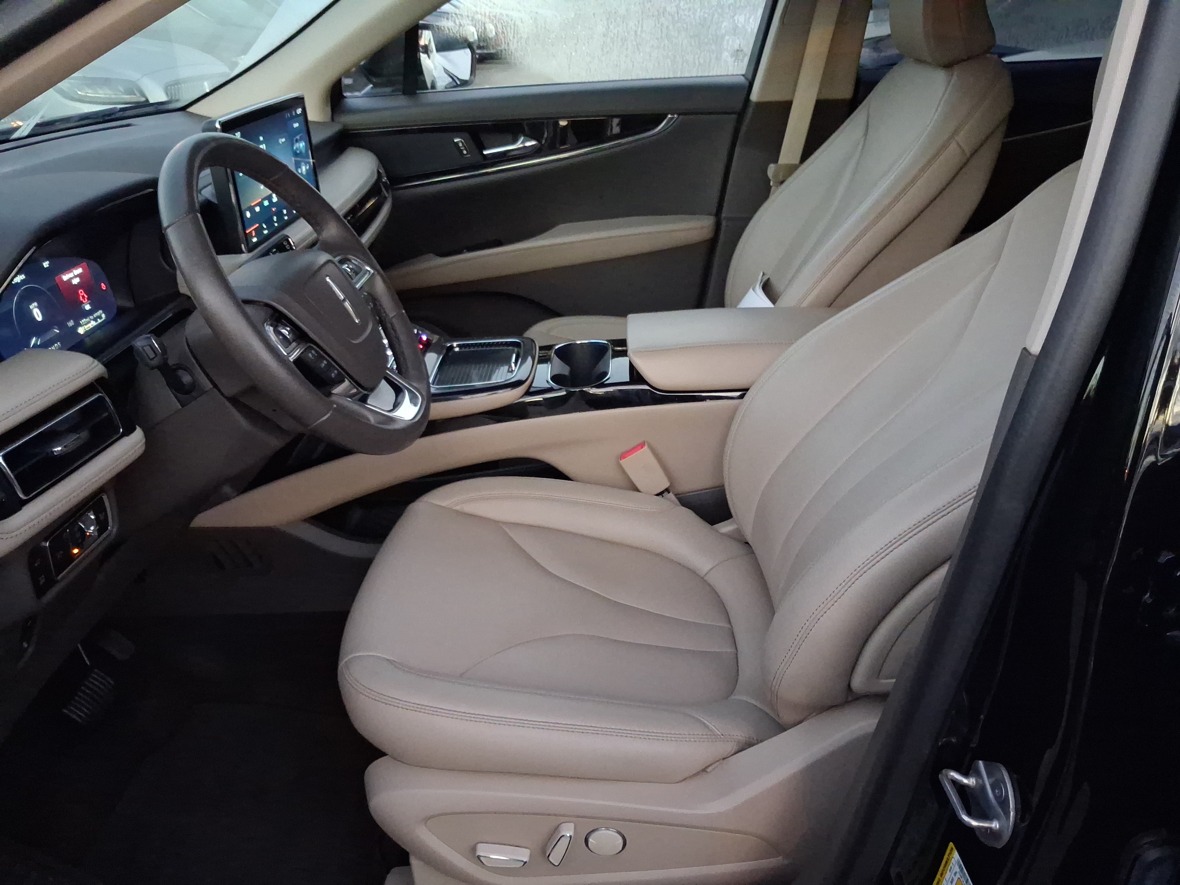 Used 2023 Lincoln Nautilus AWD image 12