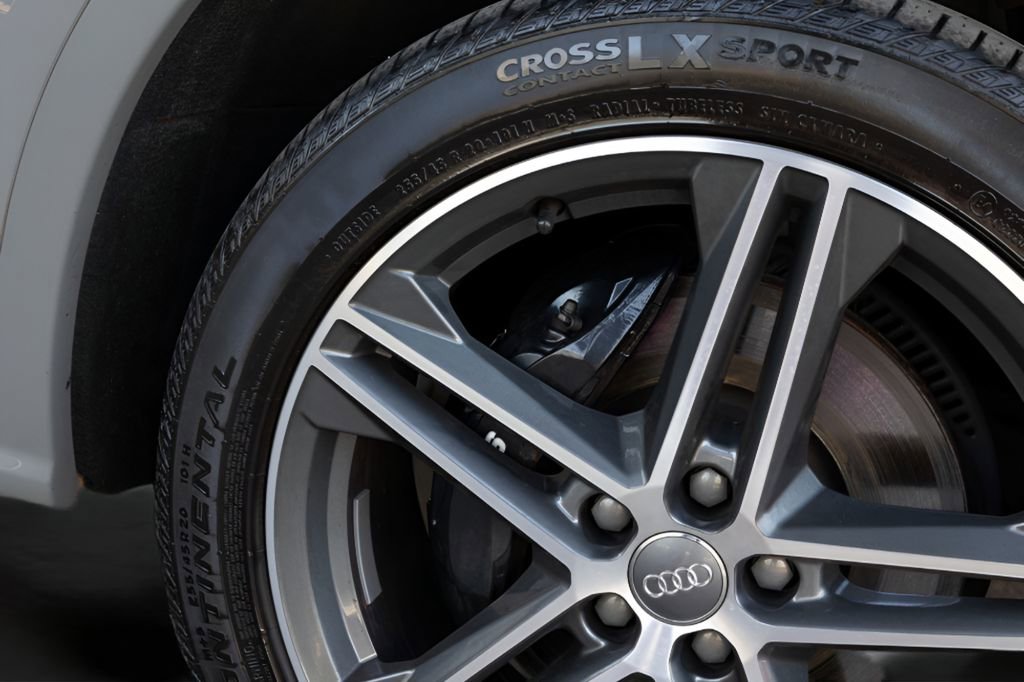 Used 2020 Audi SQ5 Premium Plus w/ Premium Plus Package image 11