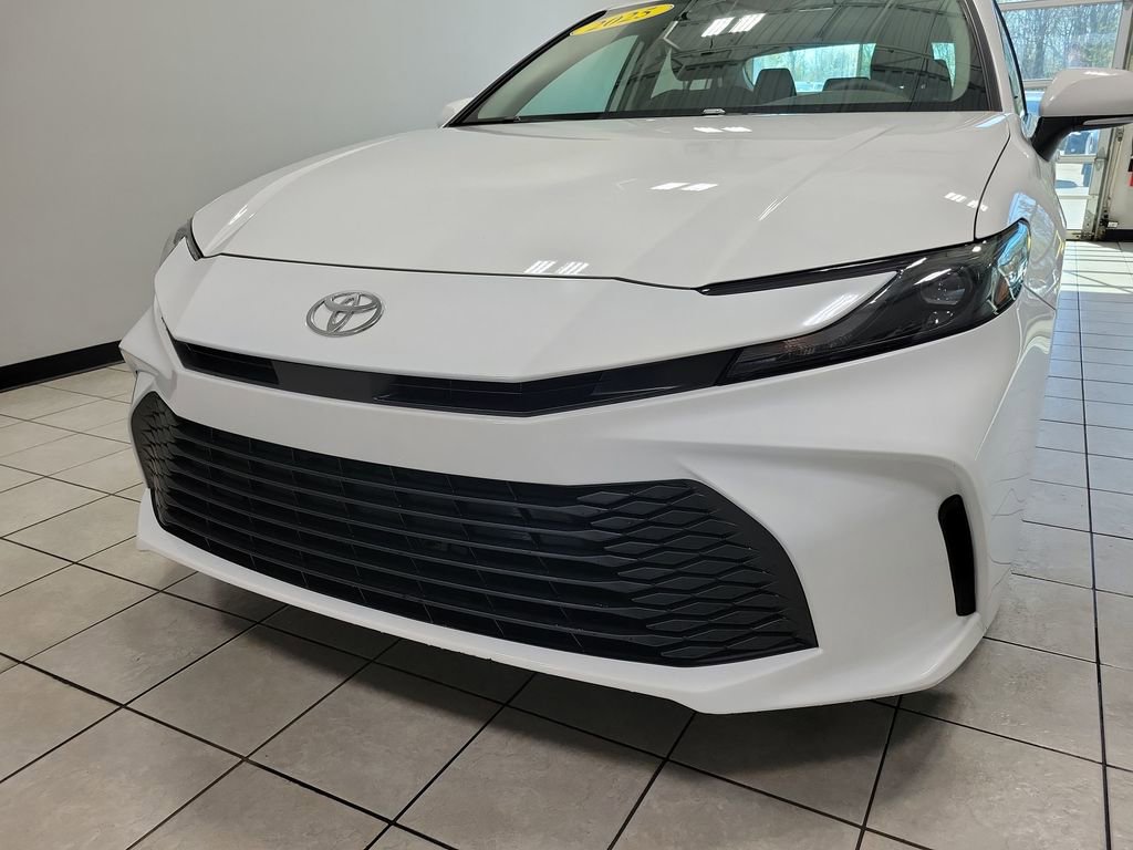 Used 2025 Toyota Camry LE FWD image 26