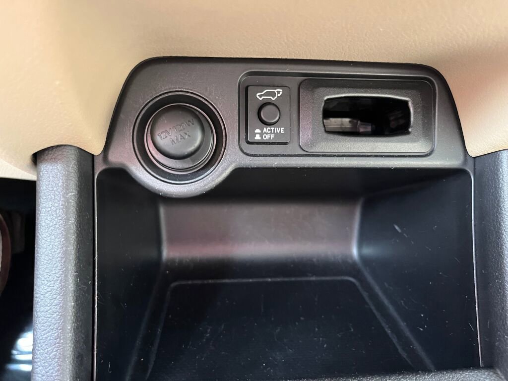 Used 2014 Mitsubishi Outlander GT image 18