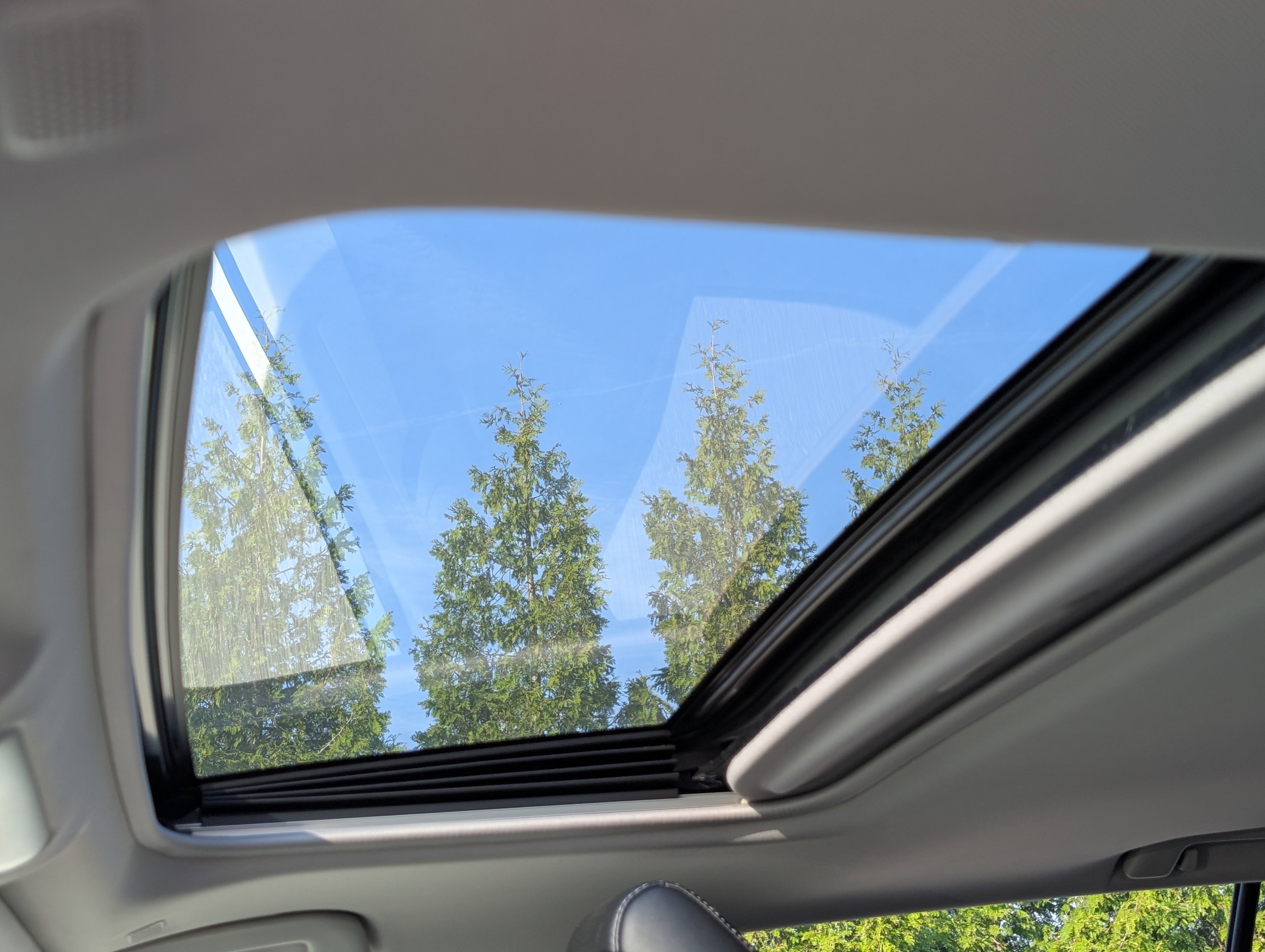 Used 2023 Toyota RAV4 XLE Premium image 19