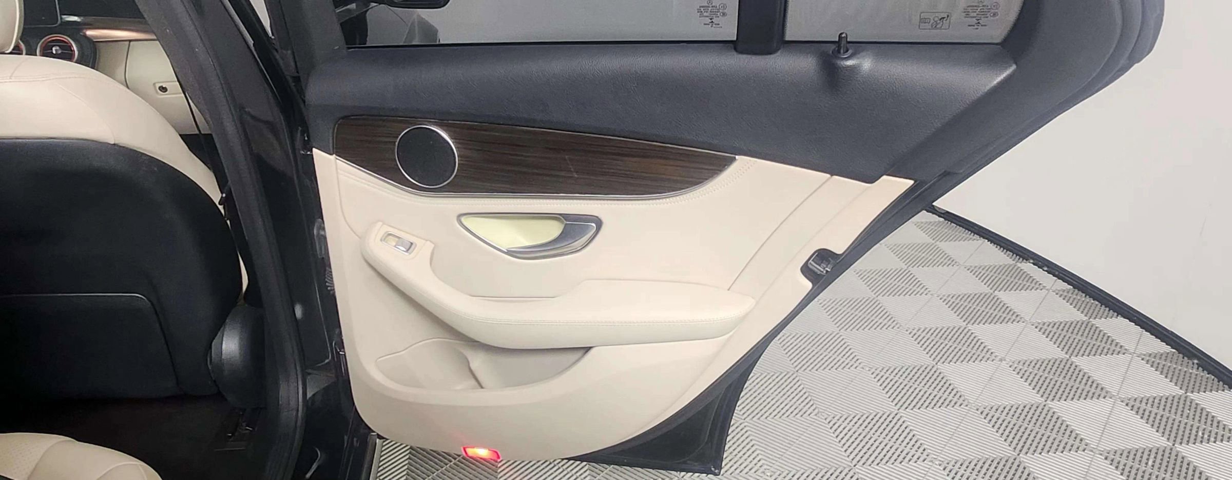 Used 2015 Mercedes-Benz C 300 Sedan image 16