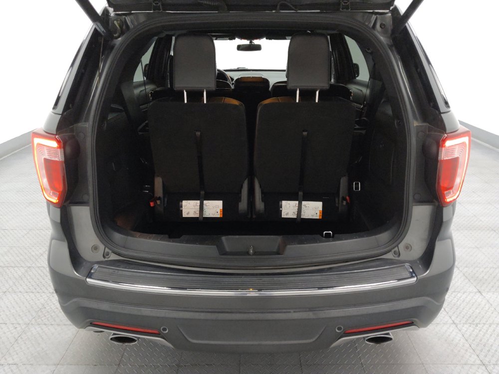 Used 2018 Ford Explorer XLT w/ Equipment Group 202A FWD image 29
