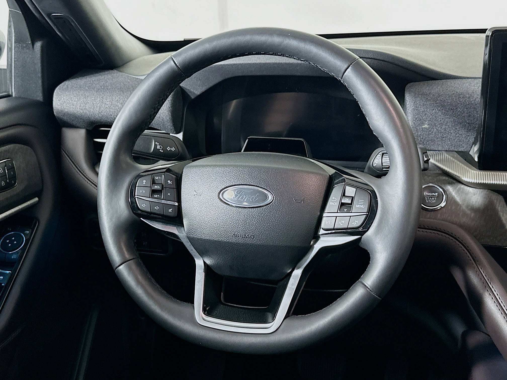 Used 2025 Ford Explorer Platinum image 18