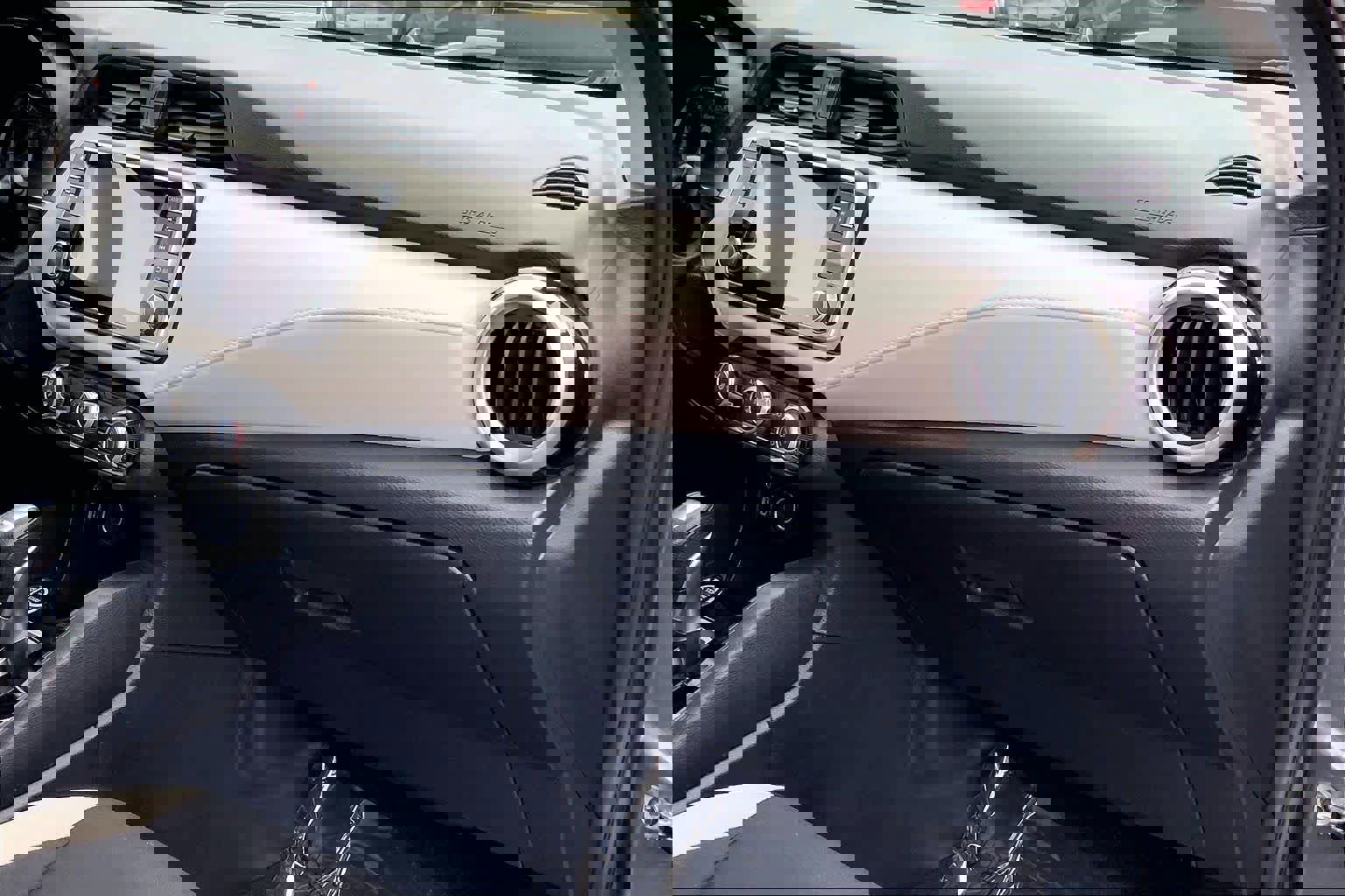 Used 2021 Nissan Versa SV image 17