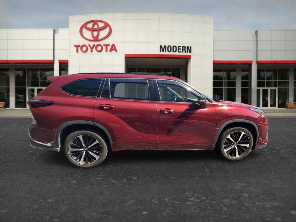 Used 2021 Toyota Highlander XSE FWD image 22
