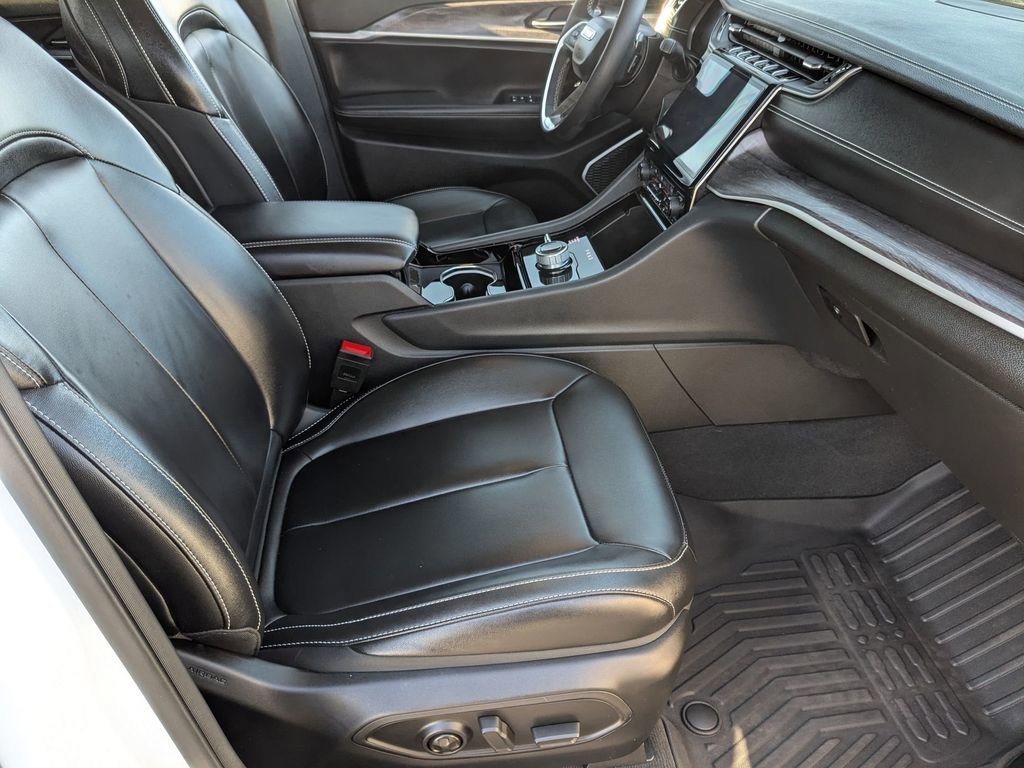 Used 2023 Jeep Grand Cherokee Limited w/ Black Appearance Package image 33