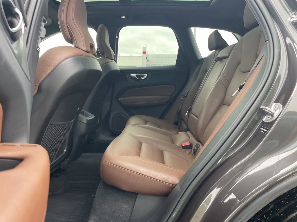 Certified 2023 Volvo XC60 B5 Plus w/ Climate Package image 17