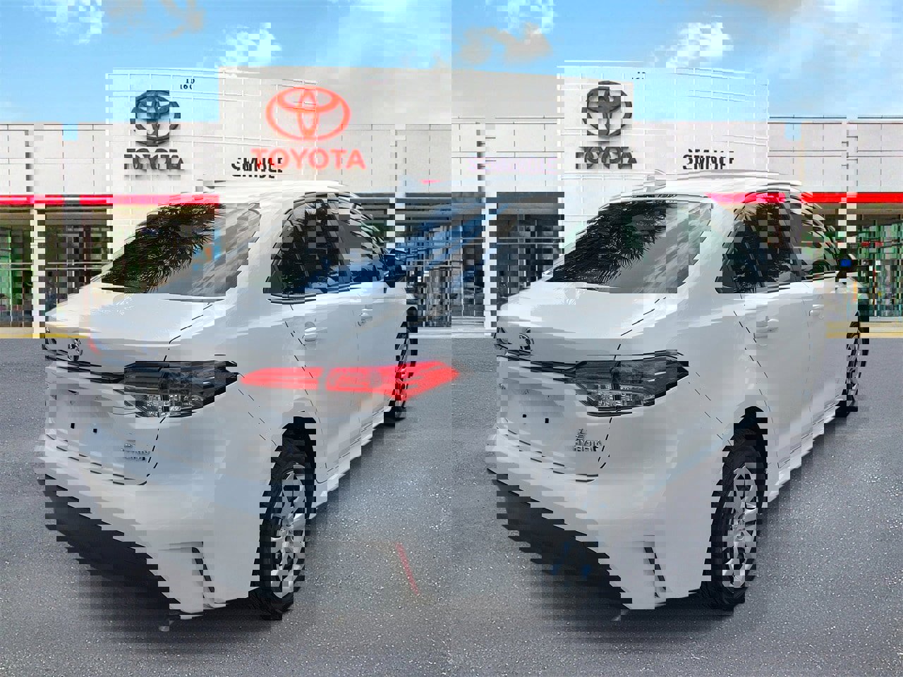 Used 2023 Toyota Corolla LE image 3